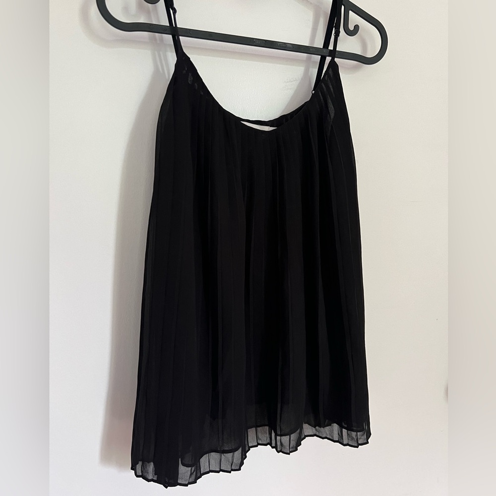 Reitmans Pleated Cami sleeveless tank top adjustable straps plisse loose fit